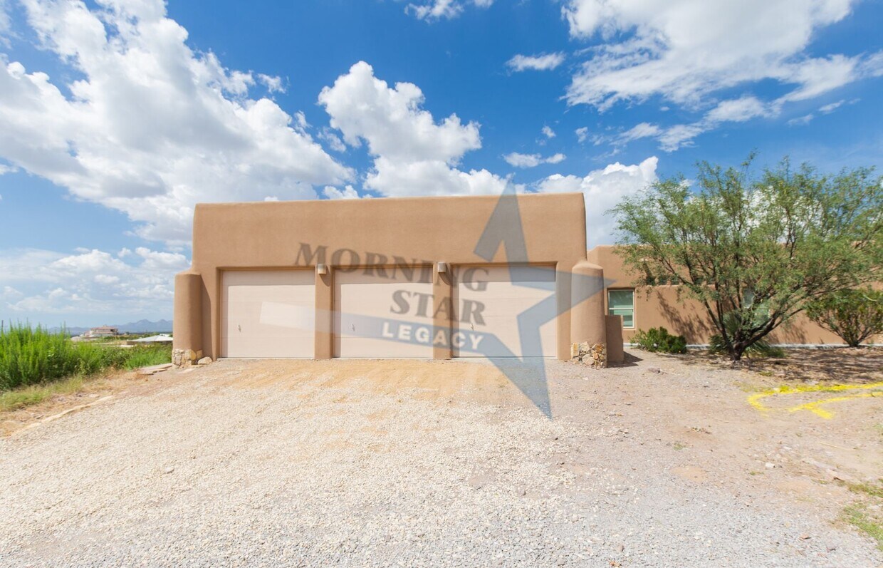 Primary Photo - Spacious 4 bed 4 bath house!