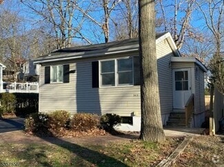 Building Photo - 303 Knox Way