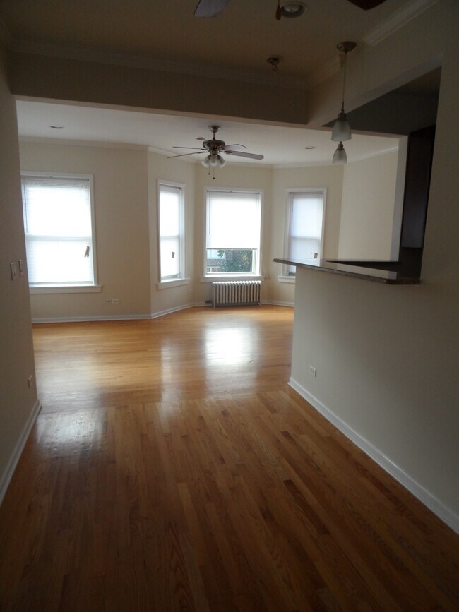 Building Photo - 1234 W Rosemont Ave