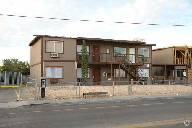 Building Photo - 3017-3021 E Carey Ave