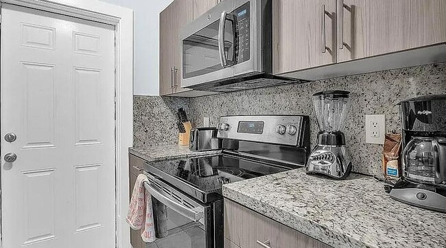 Foto del edificio - 401 Hibiscus Ave