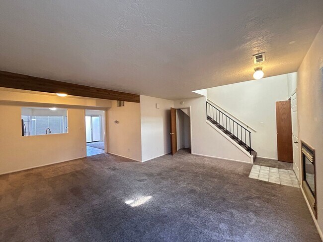 Foto del edificio - DL Sargent Home