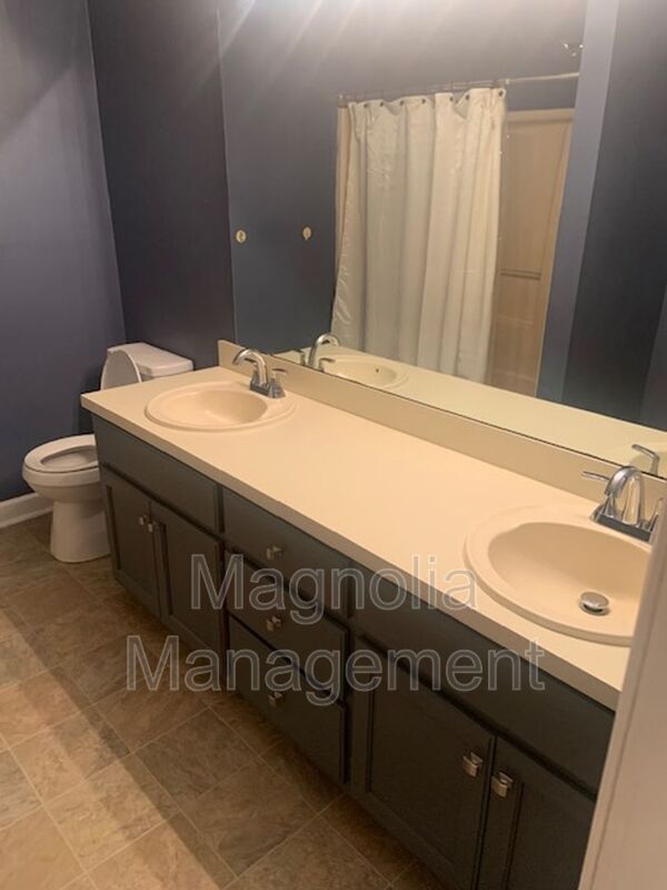 Foto del edificio - 1302 Oakridge Ave