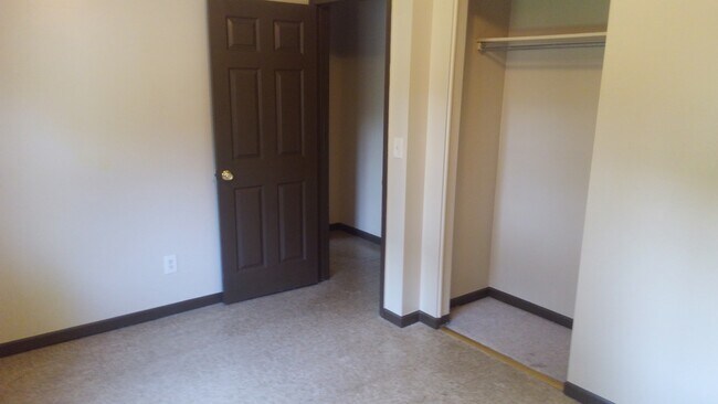 Dormitorio de la planta superior - 242 Spartan Ave