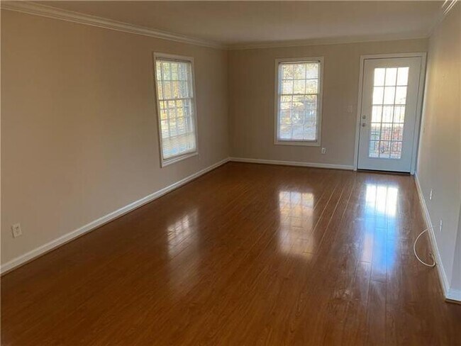 Building Photo - Large 3BR/2BA on Second Floor. Great Schoo...