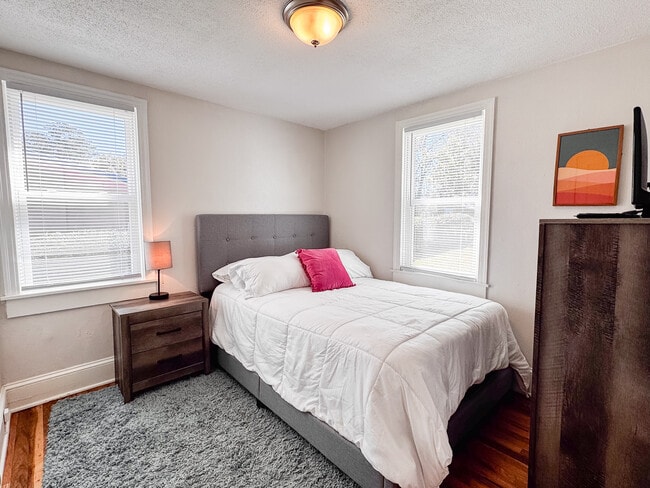 Building Photo - 813 N Spair St