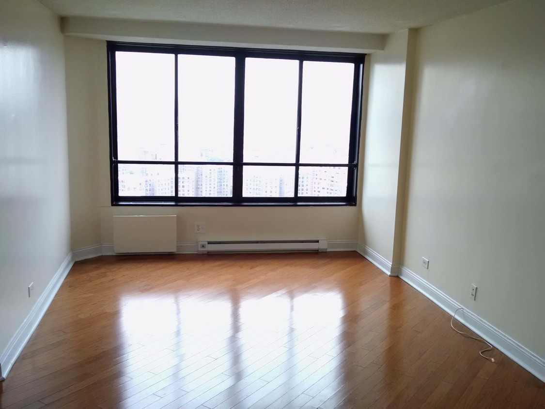 Foto principal - 1301 5th Ave