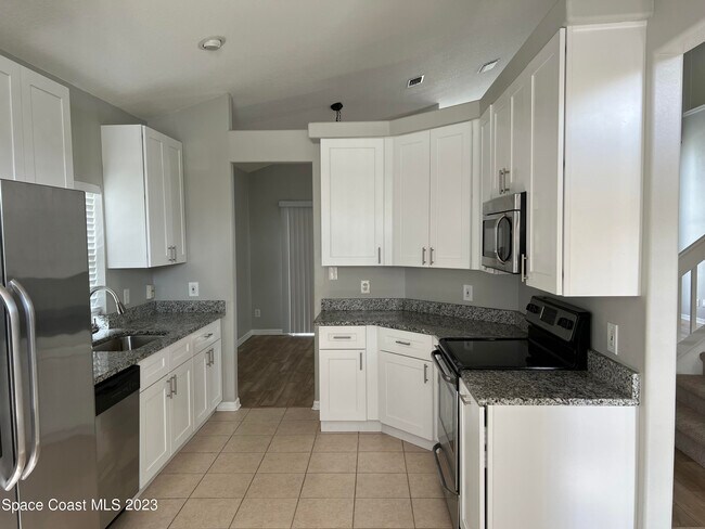 Building Photo - 1212 Foxridge Pl