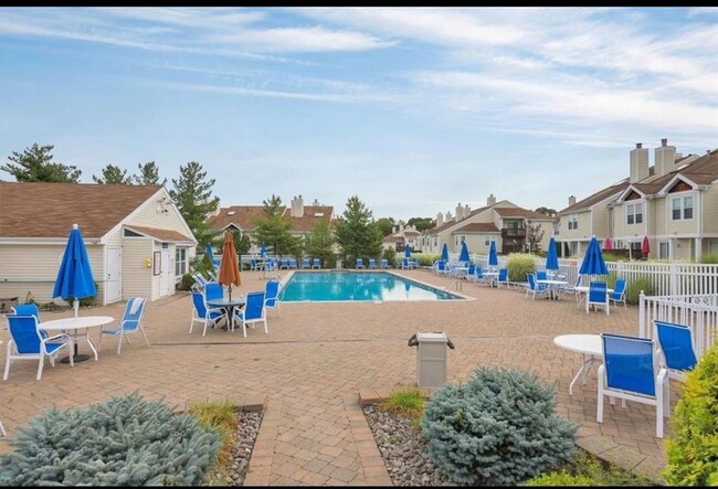 Foto del edificio - 3102 Whispering Hills Dr