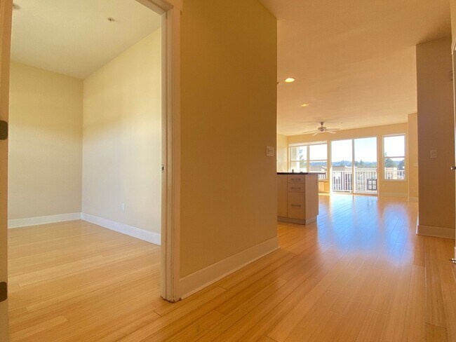 Foto del edificio - Spacious 3 bed/2bath Penthouse Unit Downto...