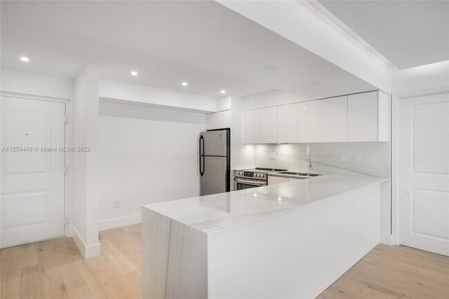 Foto del edificio - 17107 N Bay Rd