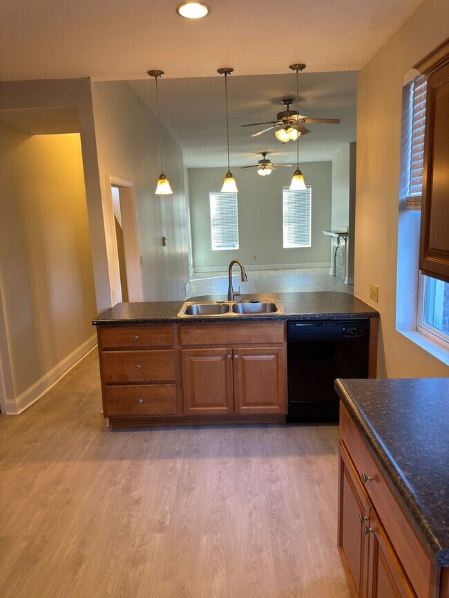 Foto del edificio - Spacious 4BD 2BA House in Pittsburgh!