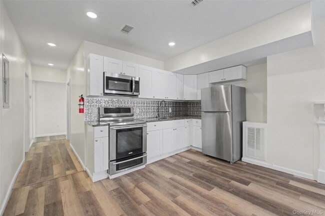 Foto del edificio - 61 Carson Ave