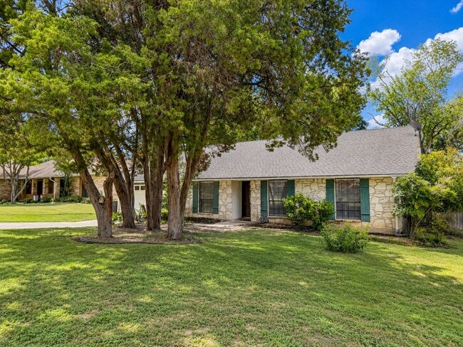 Building Photo - Spacious 3/2 Rental in North East Independent School District with Stone Fireplace, Covered Patio...