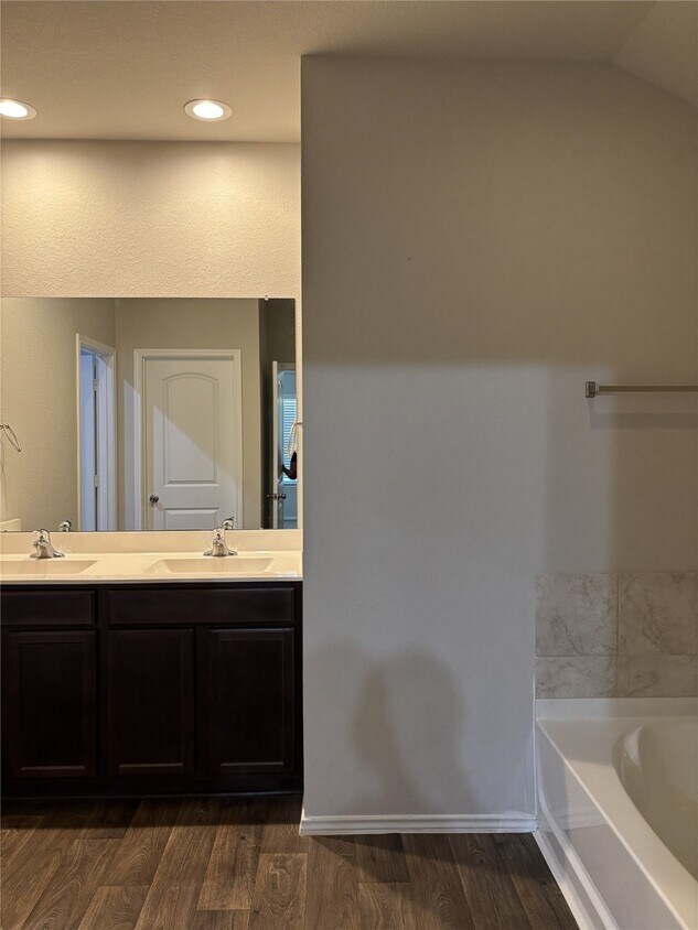 Foto del edificio - 18237 Cascadia Mill Ct.