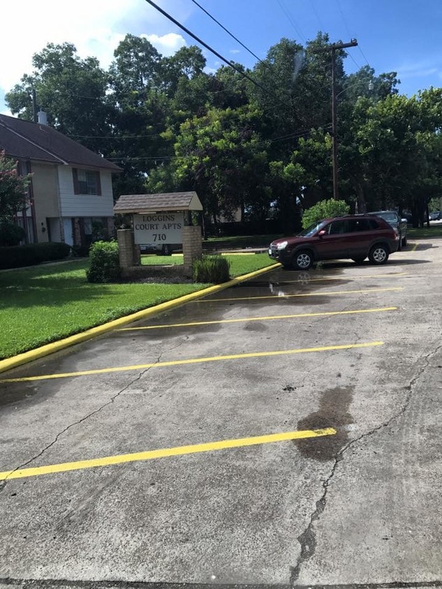 710 Loggins Dr, West Columbia, TX 77486 Apartments in West Columbia