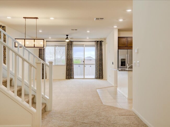 Building Photo - 4 bed/3 bath
