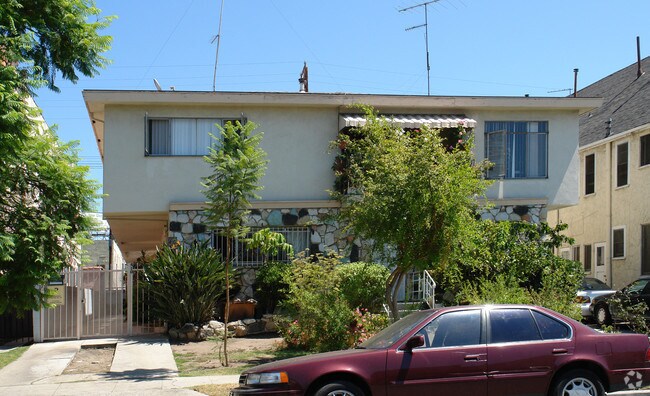 Building Photo - 410 N Hayworth Ave