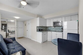 Building Photo - 899 West Dr