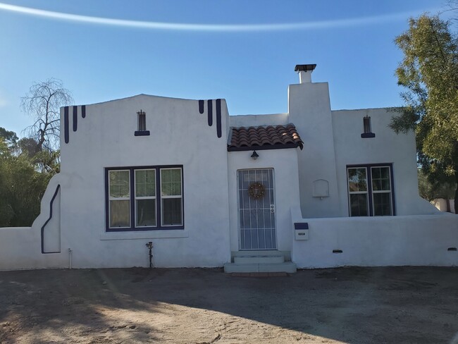 Building Photo - 2202 E 1st St