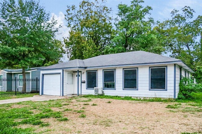 Building Photo - 5321 Tarawa Rd