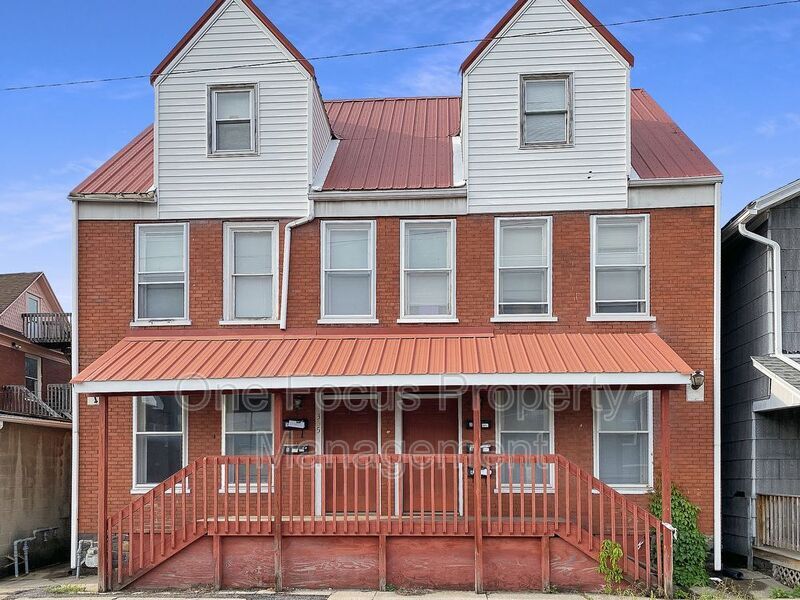 Primary Photo - 365 W Main St