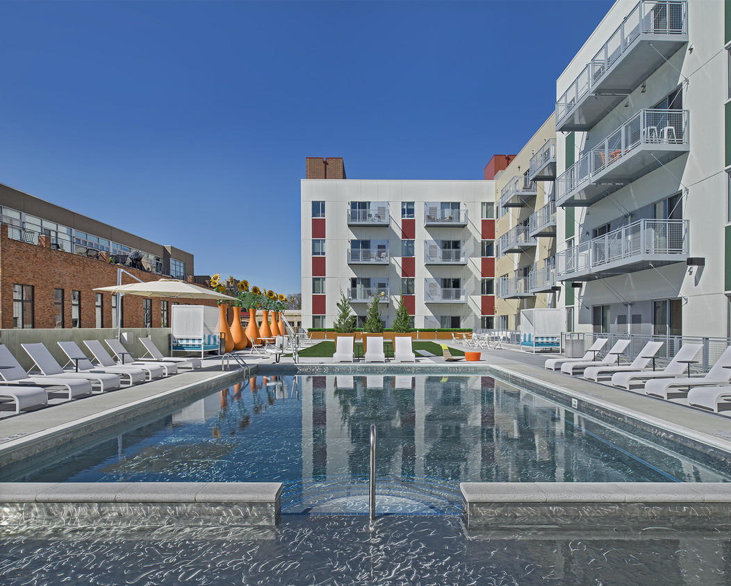 Piscina con terraza - The Scott at Brush Park