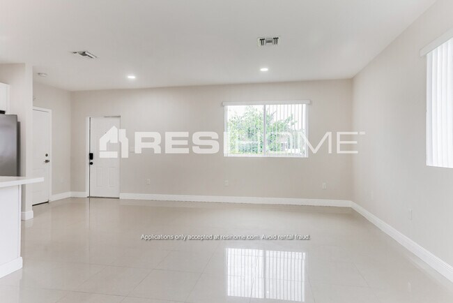 Foto del edificio - 428 Nw 17Th Ave