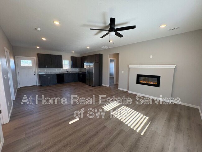 Building Photo - 4929 W Minota St