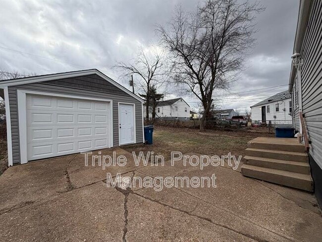 Foto del edificio - 8138 Blanchard Dr