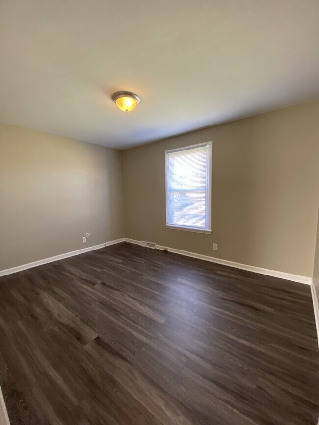 Building Photo - 1509 PINETREE DR