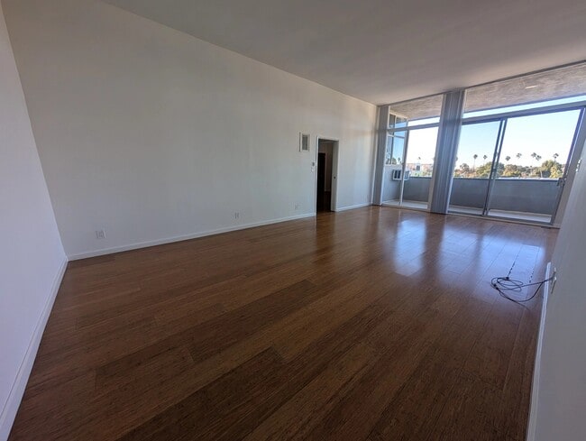 Building Photo - 11936 Darlington Ave