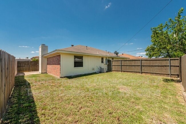 Foto del edificio - 731 Bluebonnet Dr