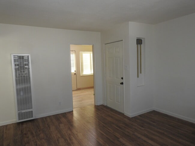 Building Photo - 413 34th St