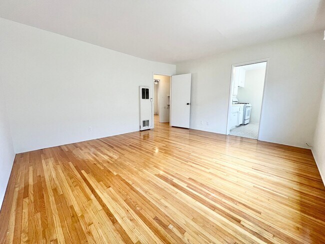 Foto del edificio - Sun-Filled Belmont Shore Apartment