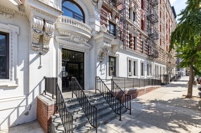 Building Photo - 364 W 123rd St