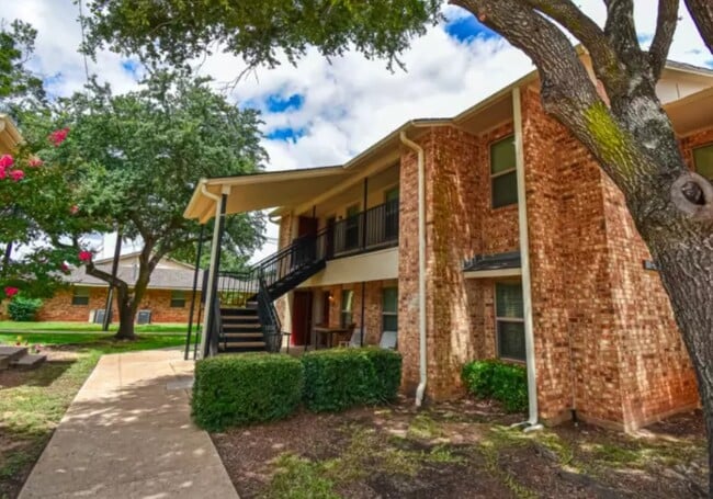 Building Photo - 160 Gibson Rd