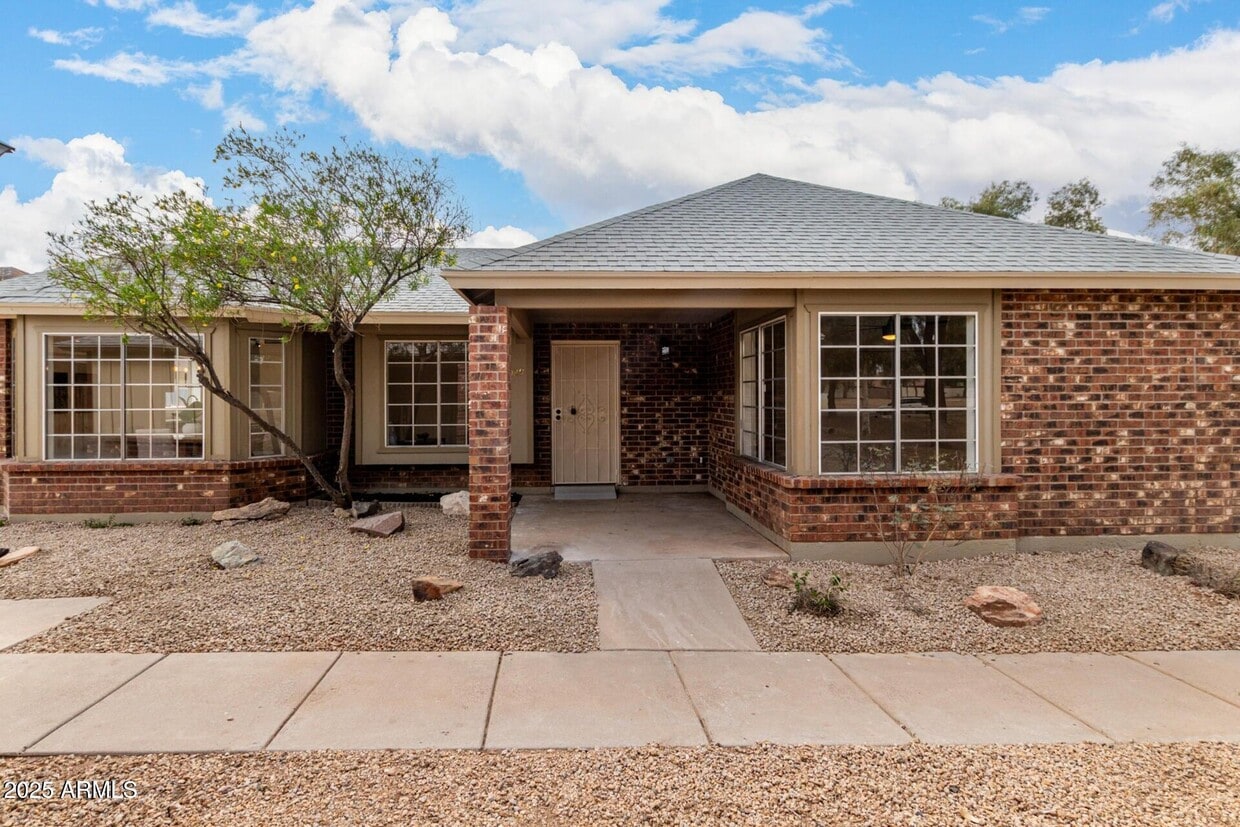 Foto principal - 8520 W Palm Ln