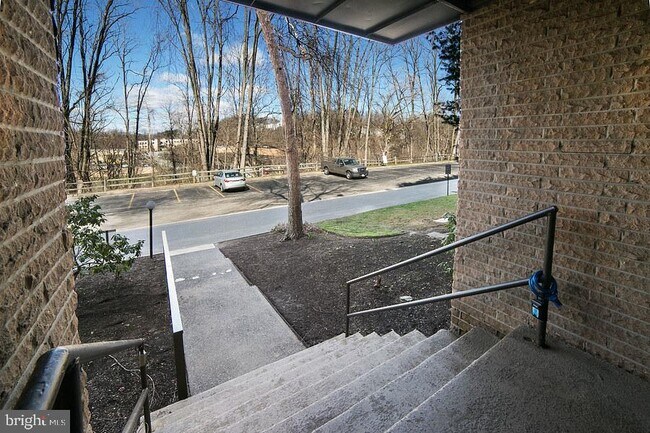 Building Photo - 400 Glendale Rd