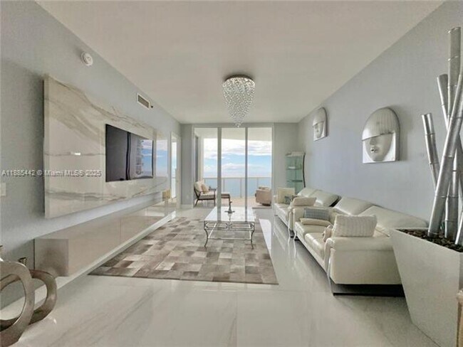 Foto del edificio - 15901 Collins Ave