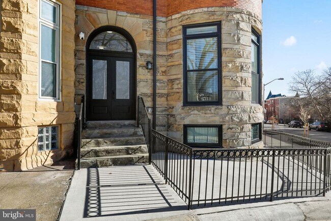 Building Photo - 2201 Brookfield Ave