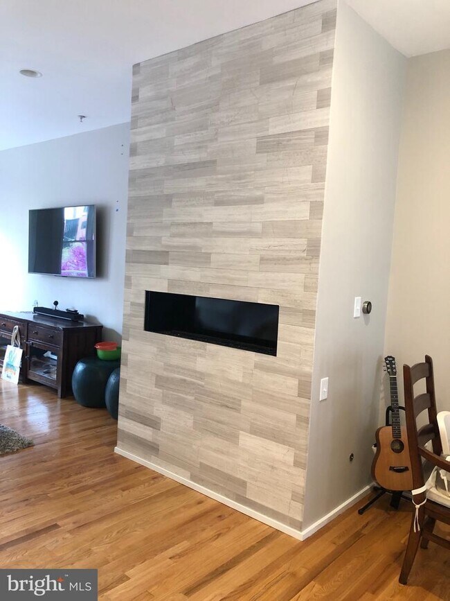 Building Photo - 1682 N Quinn St