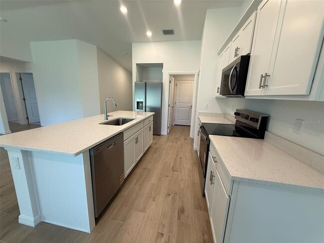 Building Photo - 21061 Delake Ave