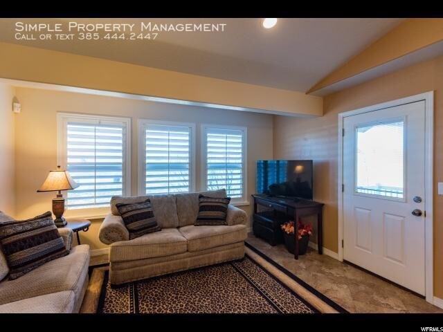 Building Photo - 1151 River View Dr