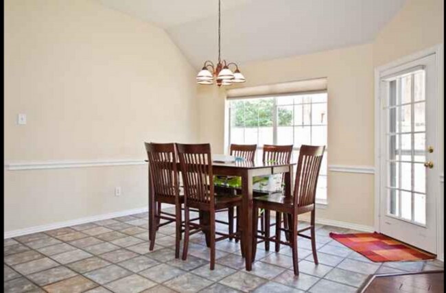 Foto del edificio - 9702 Valley Lake Ct