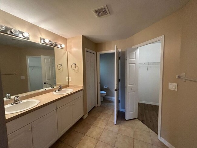 Building Photo - Charming 3 Bed, 2 Bath Home in North Port,...
