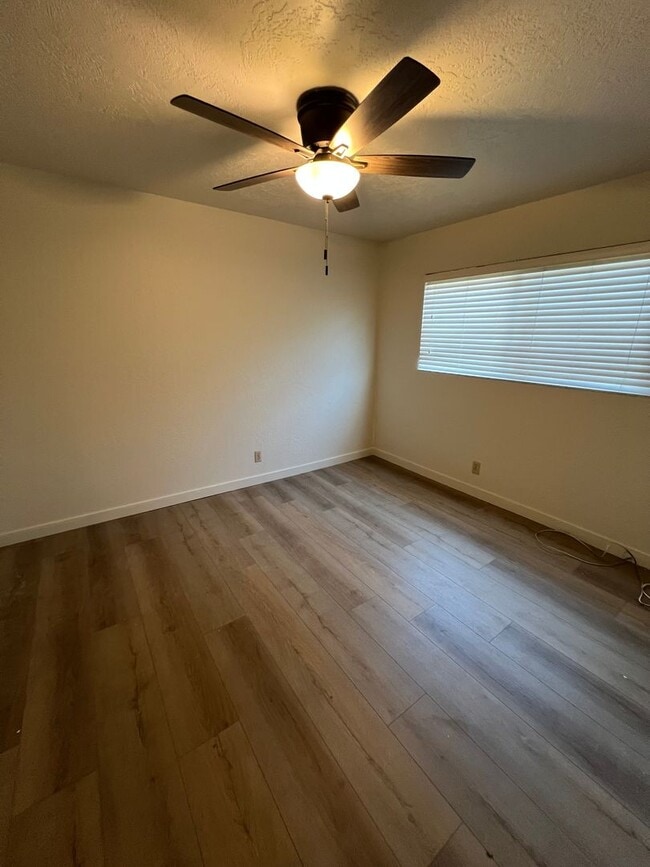 Foto del edificio - 511-513 SE L St