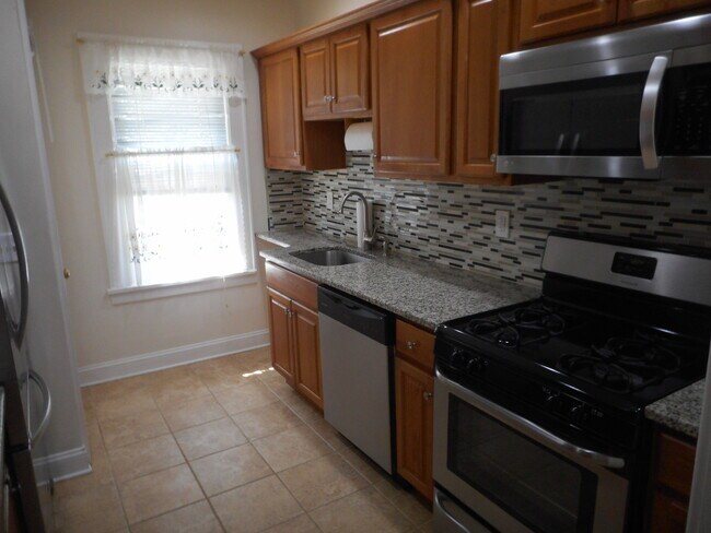 Building Photo - 609 Pascack Rd