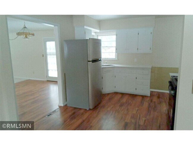 Foto del edificio - 4130 Glacier Ln N