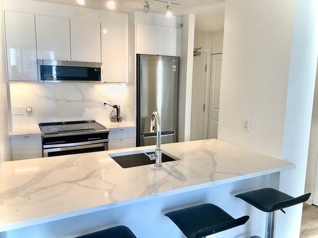 Building Photo - 1295 Richards St